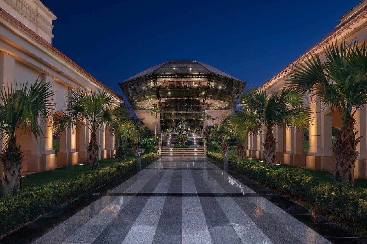 The St Regis New Capital Cairo Hotel Eksteriør billede The main entrance of the hotel