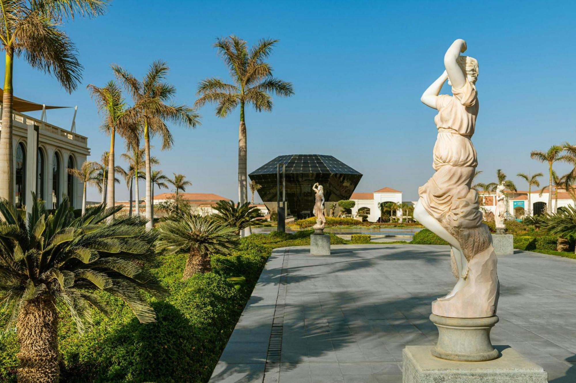 The St Regis New Capital Cairo Hotel Eksteriør billede The Alexandria Museum of Modern Art